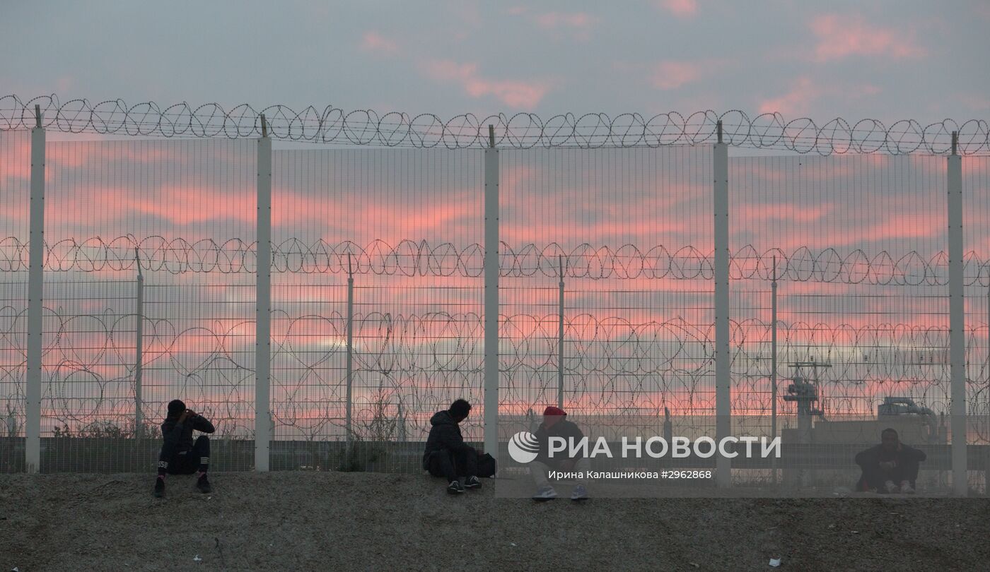 Продолжается расселение стихийного лагеря беженцев в Кале во Франции