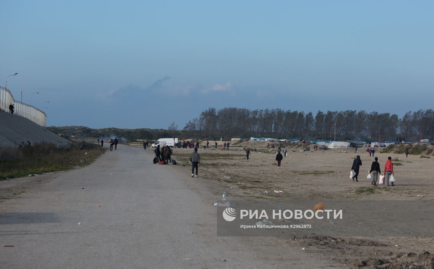 Продолжается расселение стихийного лагеря беженцев в Кале во Франции