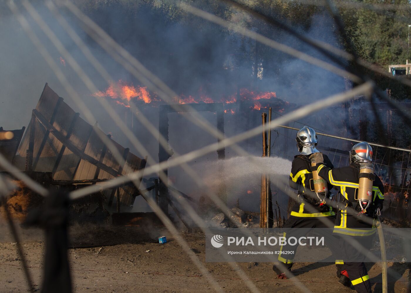 Продолжается расселение стихийного лагеря беженцев в Кале во Франции