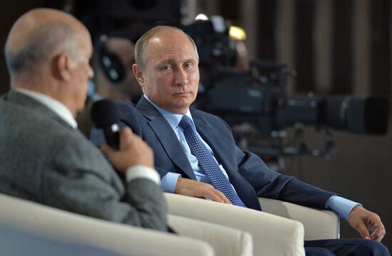 Рабочая поездка президента РФ В. Путина в Крым