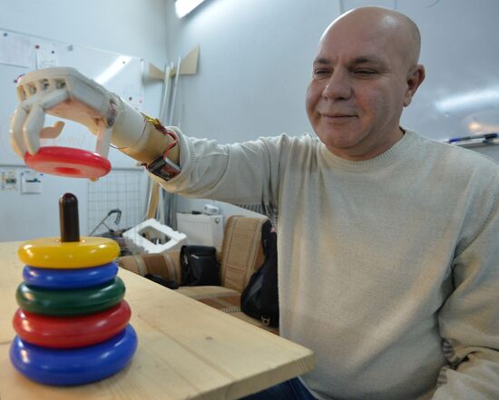 Молодой человек из Белоруссии сконструировал протез для отца