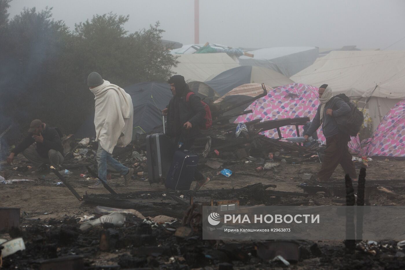 Продолжается расселение стихийного лагеря беженцев в Кале во Франции