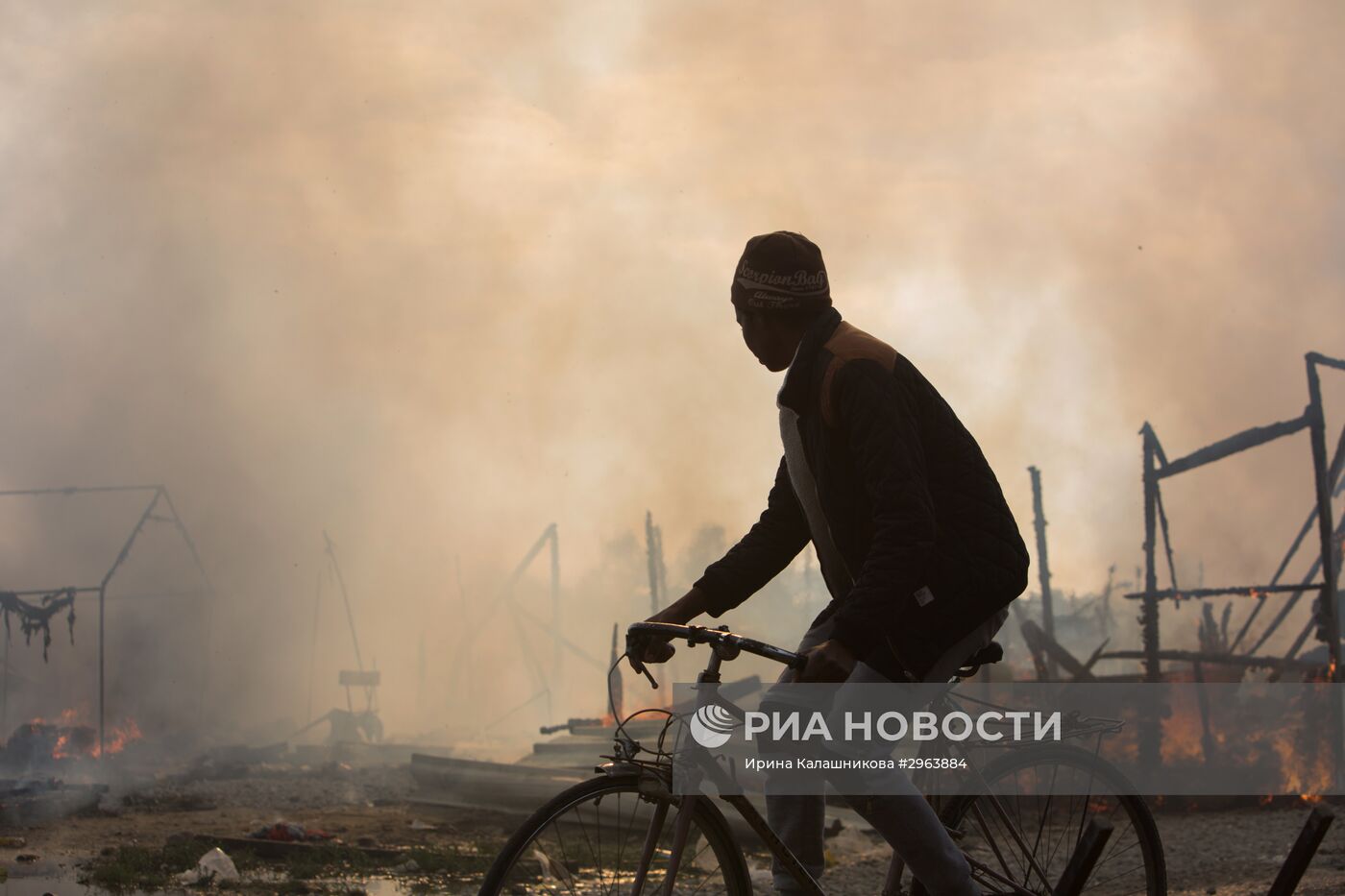 Продолжается расселение стихийного лагеря беженцев в Кале во Франции