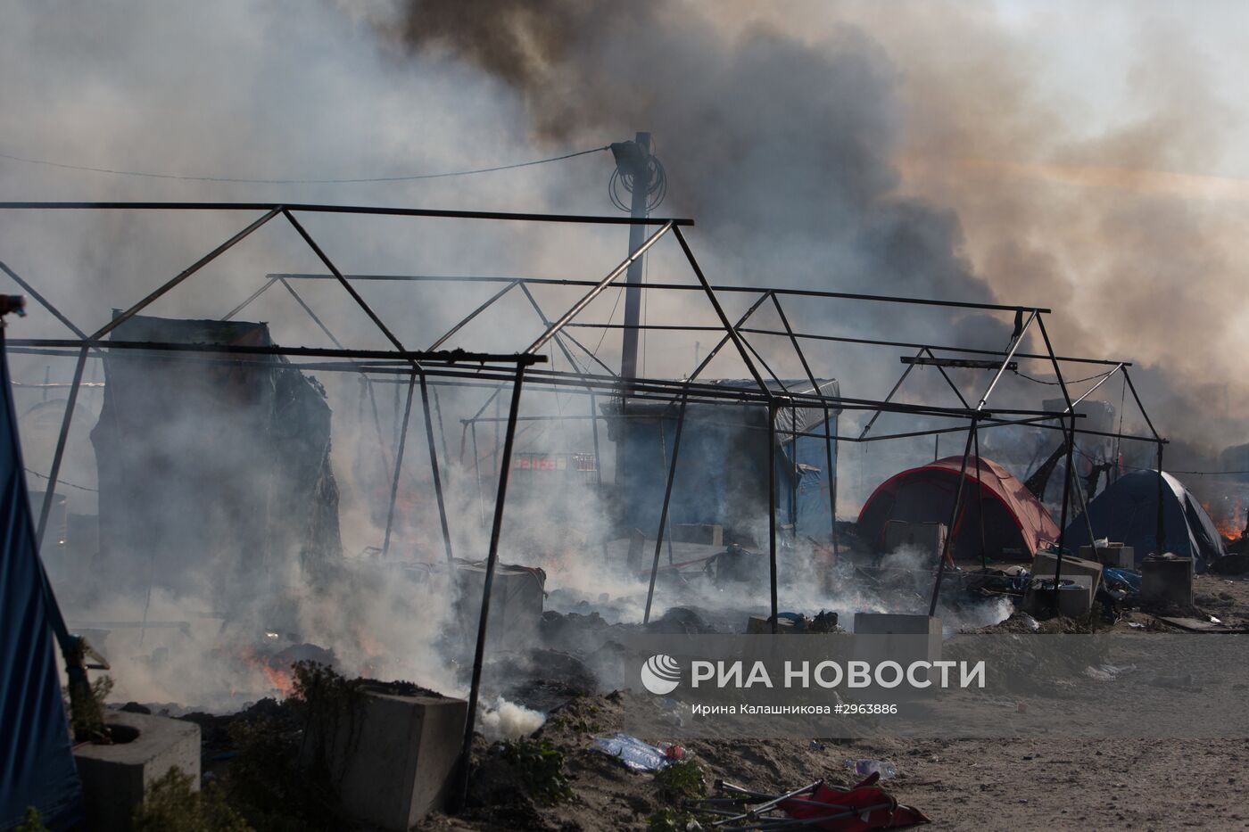 Продолжается расселение стихийного лагеря беженцев в Кале во Франции