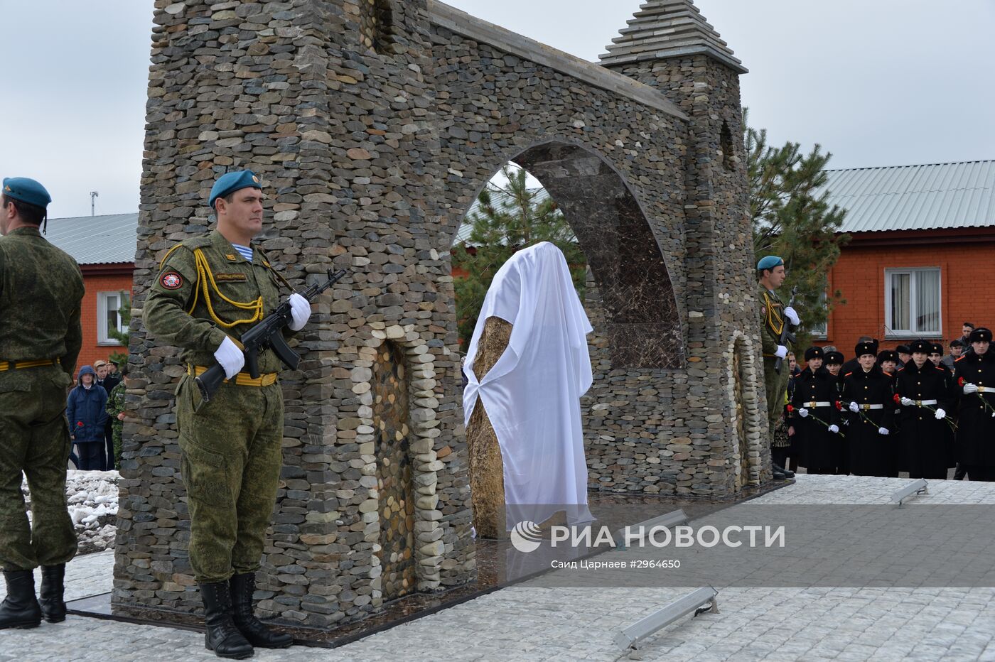 Открытие памятника бойцам спецназа ЮВО в Ингушетии