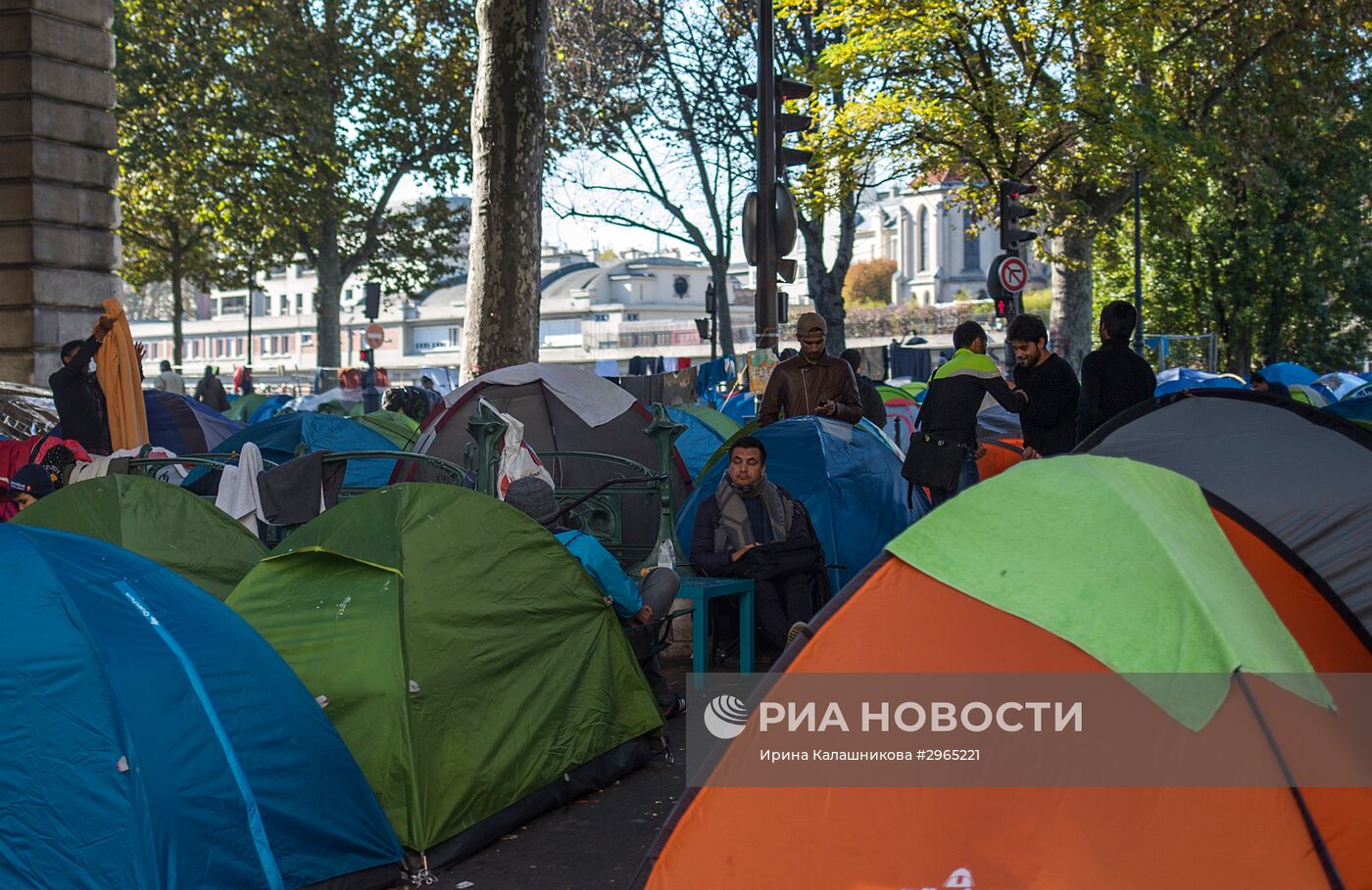 Палаточный лагерь мигрантов в Париже