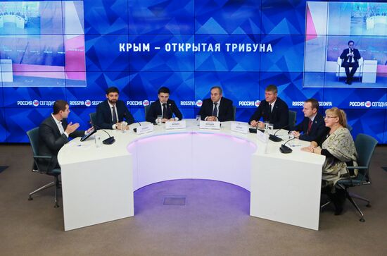 Круглый стол "Крым - открытая трибуна"