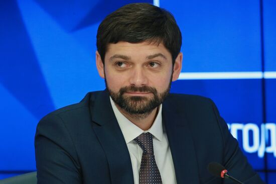 Круглый стол "Крым - открытая трибуна"