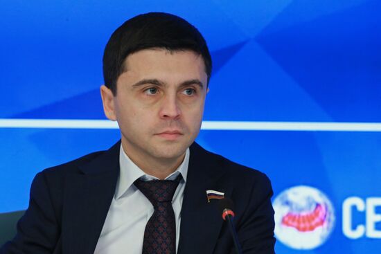 Круглый стол "Крым - открытая трибуна"