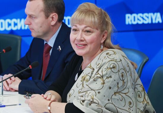 Круглый стол "Крым - открытая трибуна"