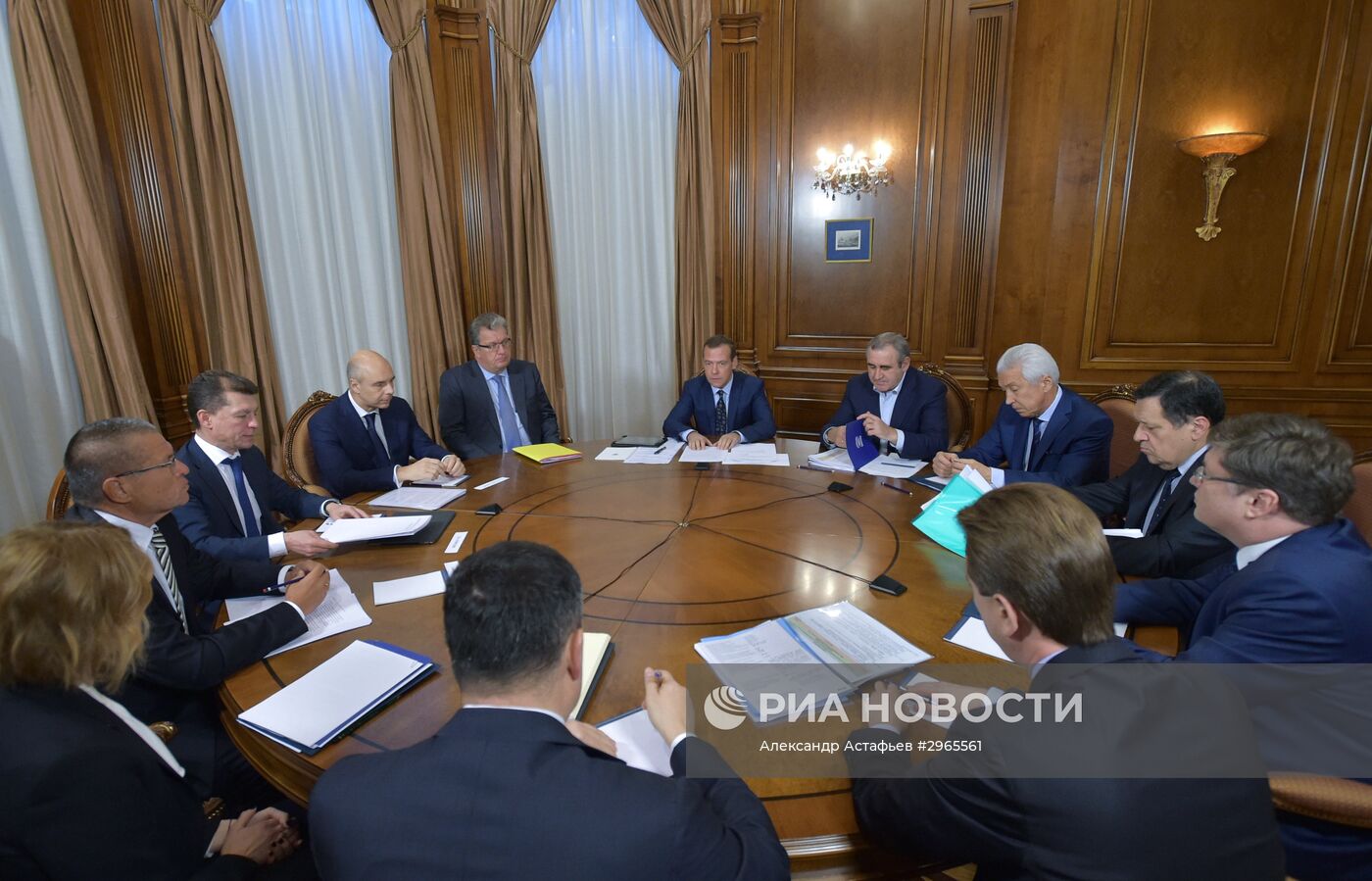 Премьер-министр РФ Д.Медведев встретился с руководством партии "Единая Россия"