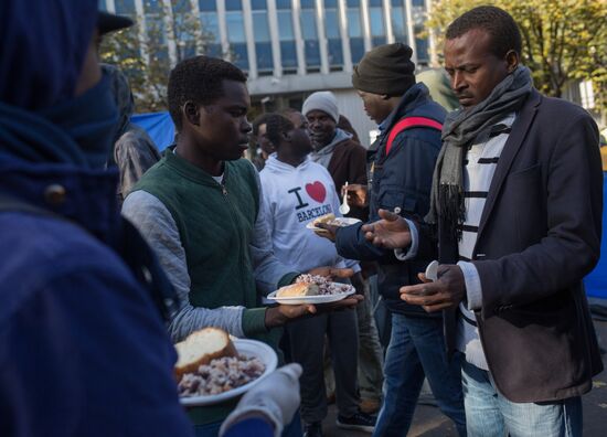 Ситуация в лагере мигрантов в Париже