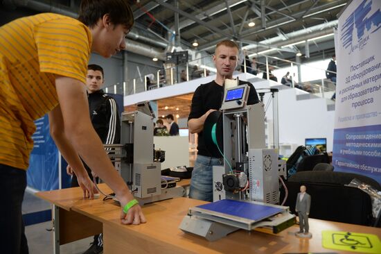 Чемпионат рабочих профессий WorldSkills Hi-Tech-2016 в Екатеринбурге. День второй