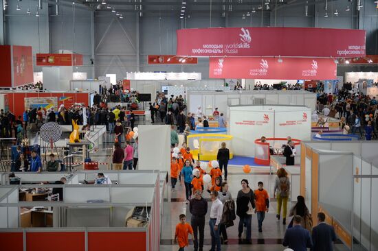 Чемпионат рабочих профессий WorldSkills Hi-Tech-2016 в Екатеринбурге. День второй