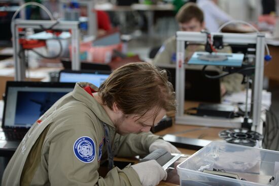 Чемпионат рабочих профессий WorldSkills Hi-Tech-2016 в Екатеринбурге. День второй