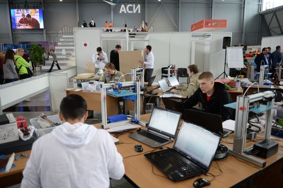 Чемпионат рабочих профессий WorldSkills Hi-Tech-2016 в Екатеринбурге. День второй