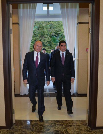 Президент РФ В. Путин встретился с президентом Туркменистана Г. Бердымухамедовым