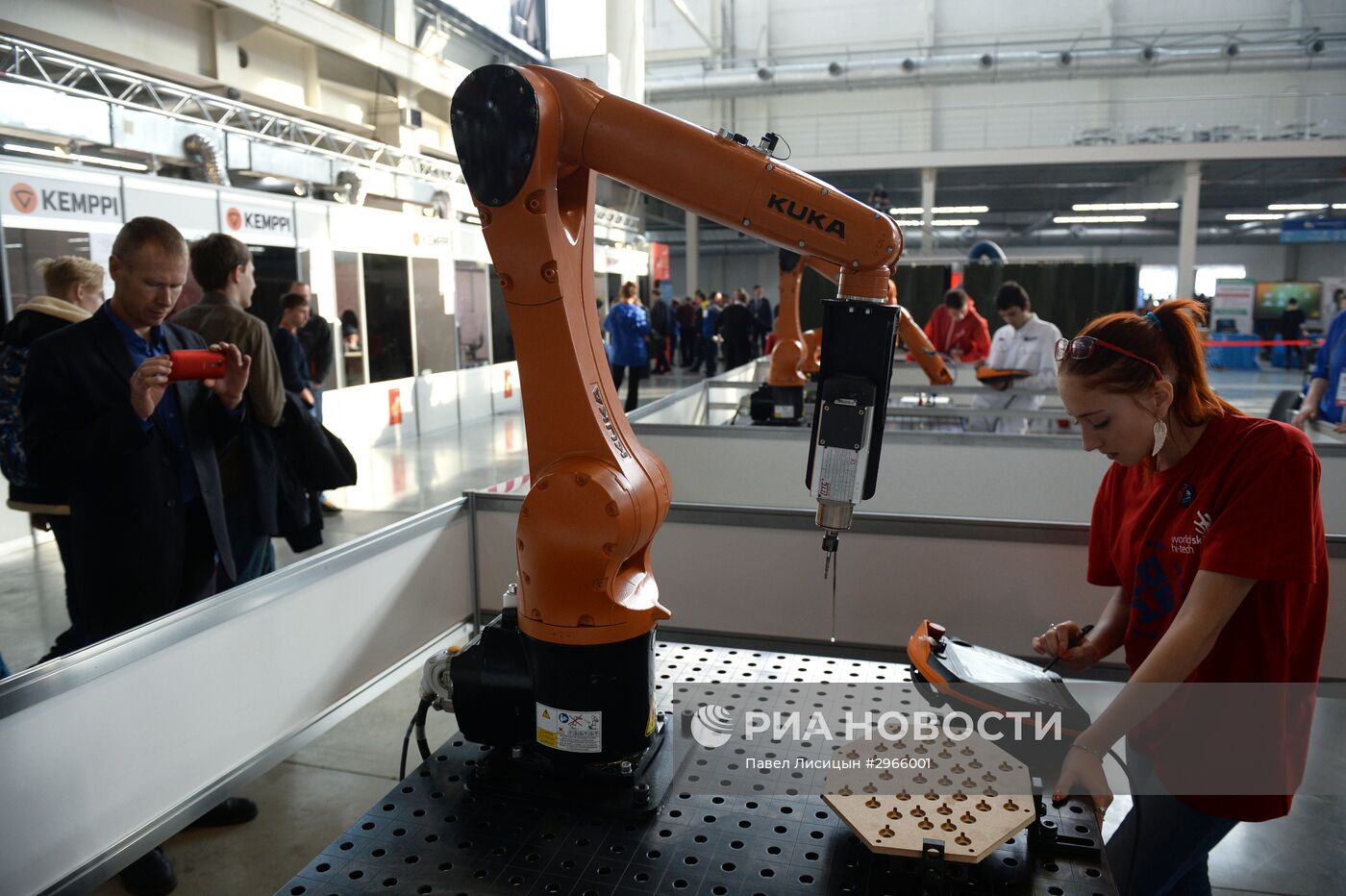 Чемпионат рабочих профессий WorldSkills Hi-Tech-2016 в Екатеринбурге. День второй