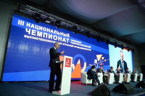 Чемпионат рабочих профессий WorldSkills Hi-Tech-2016 в Екатеринбурге. День второй