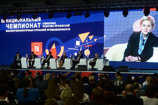 Чемпионат рабочих профессий WorldSkills Hi-Tech-2016 в Екатеринбурге. День второй