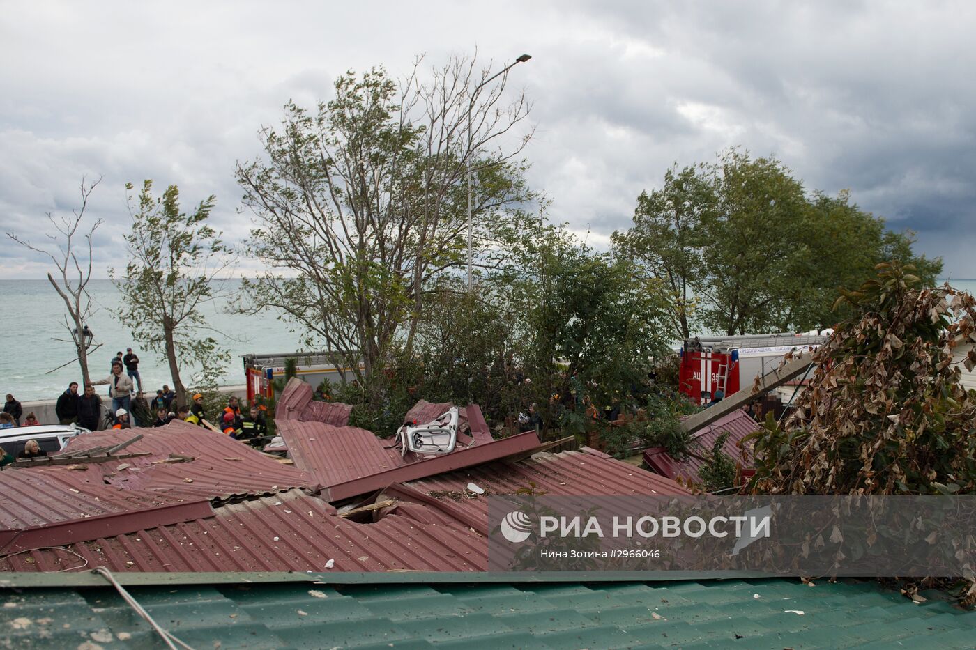 В Сочи вертолет упал на частный дом