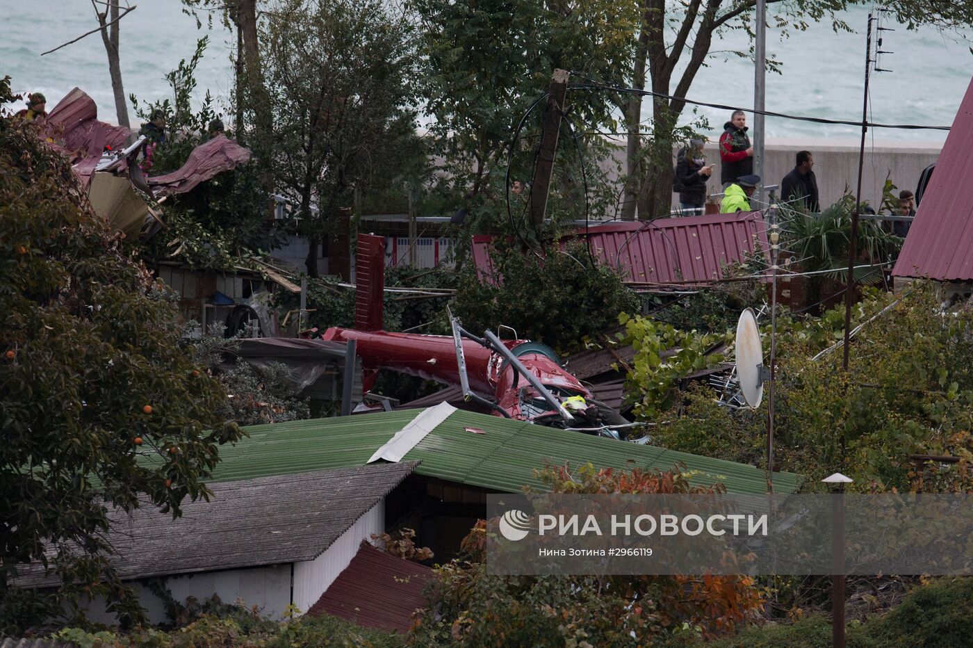 В Сочи вертолет упал на частный дом | РИА Новости Медиабанк