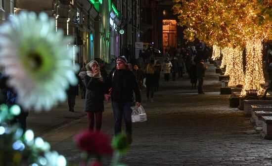 Вечерняя подсветка на улицах Москвы