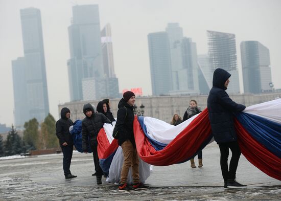 Самый большой российский флаг на Поклонной горе