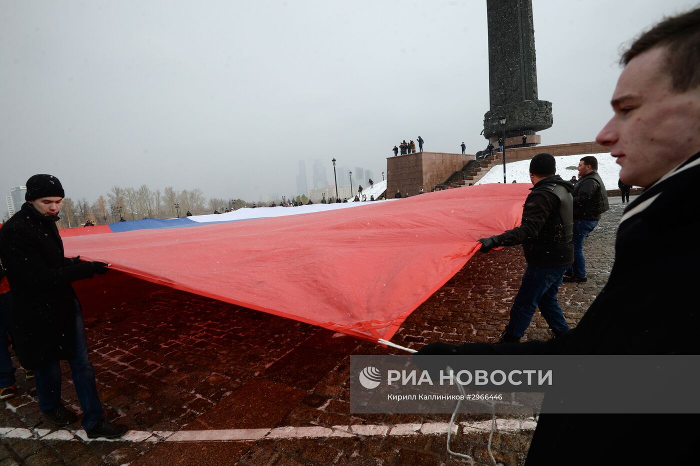 Самый большой российский флаг на Поклонной горе