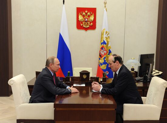 Рабочая встреча президента РФ В. Путина с главой Дагестана Р. Абдулатиповым