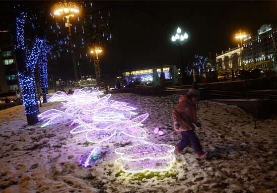 Вечерняя подсветка на улицах Москвы