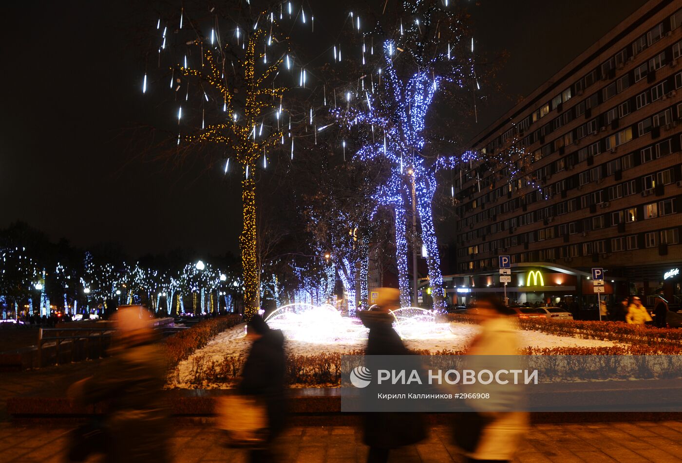 Вечерняя подсветка на улицах Москвы
