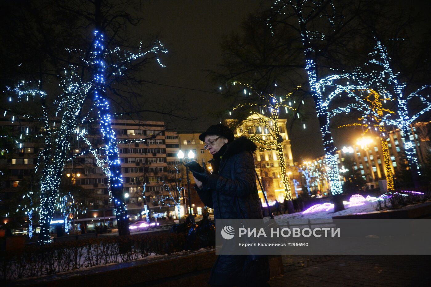 Вечерняя подсветка на улицах Москвы