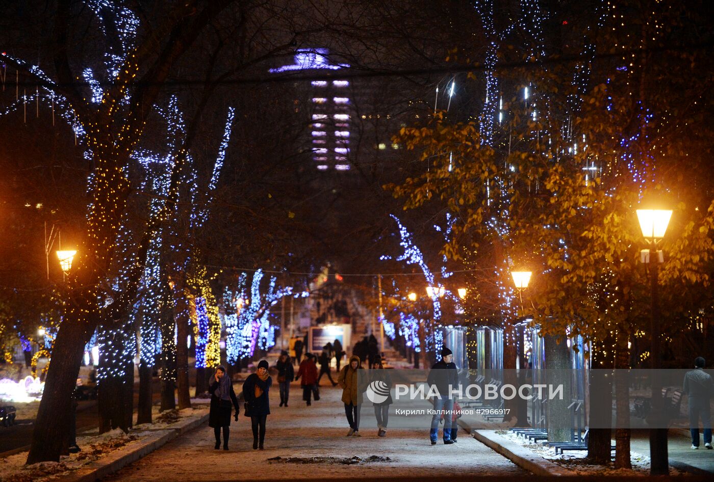 Вечерняя подсветка на улицах Москвы