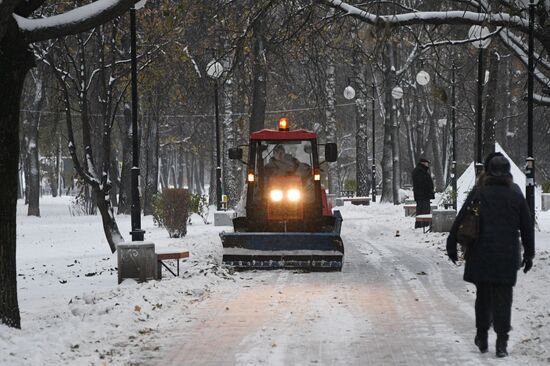 Уборка снега в Москве