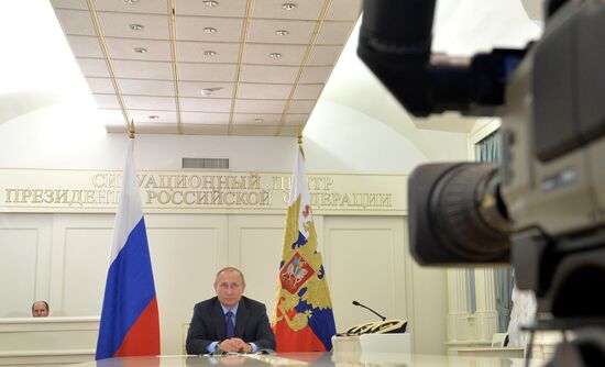 Президент РФ В. Путин пообщался с экспедицией "Клуба лидеров" в Антарктиде