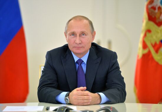 Президент РФ В. Путин пообщался с экспедицией "Клуба лидеров" в Антарктиде
