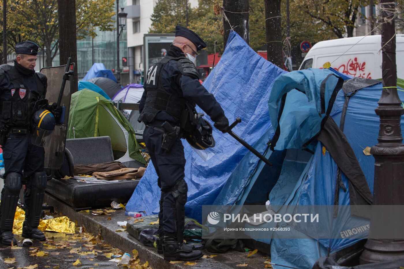 Эвакуация крупного лагеря мигрантов в Париже