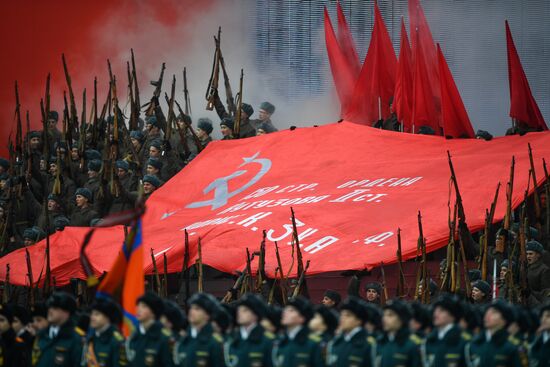 Марш, посвященный 75-й годовщине военного парада 1941 года на Красной площади