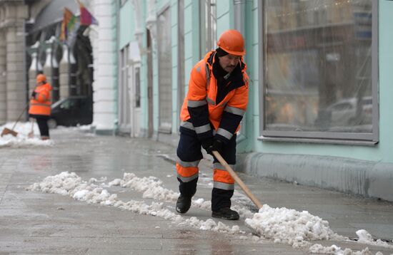 Уборка снега в Москве