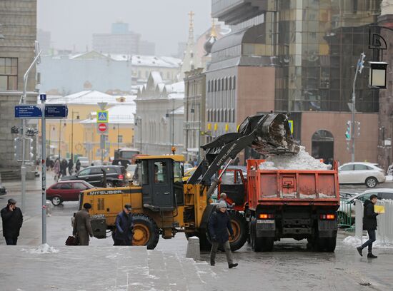 Уборка снега в Москве