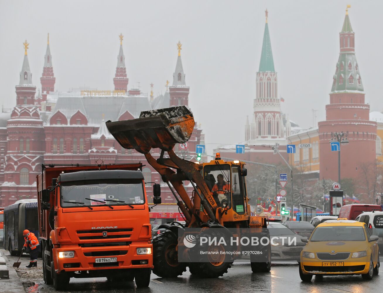 Уборка снега в Москве