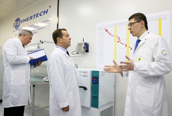 Премьер-министр РФ Д. Медведев посетил ряд предприятий госкорпорации "Роскосмос"