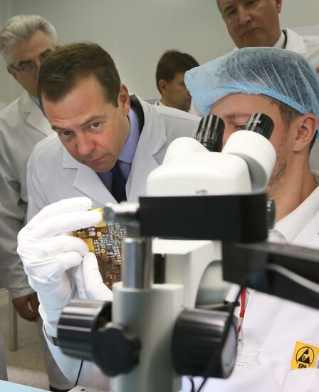 Премьер-министр РФ Д. Медведев посетил ряд предприятий госкорпорации "Роскосмос"