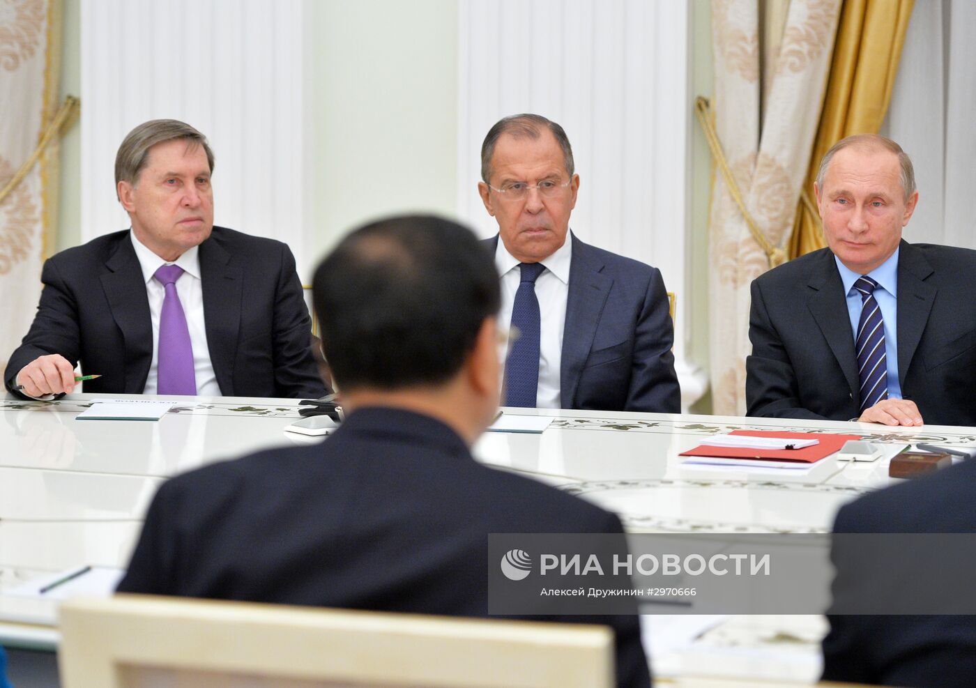 Президент РФ В. Путин встретился с премьером Госсовета КНР Ли Кэцяном