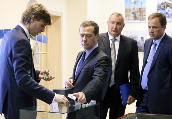 Премьер-министр РФ Д. Медведев посетил ряд предприятий госкорпорации "Роскосмос"