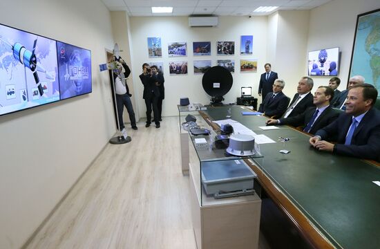 Премьер-министр РФ Д. Медведев посетил ряд предприятий госкорпорации "Роскосмос"