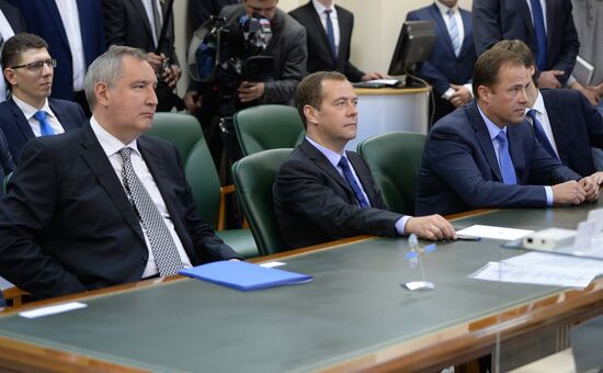 Премьер-министр РФ Д. Медведев посетил ряд предприятий госкорпорации "Роскосмос"