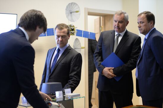 Премьер-министр РФ Д. Медведев посетил ряд предприятий госкорпорации "Роскосмос"