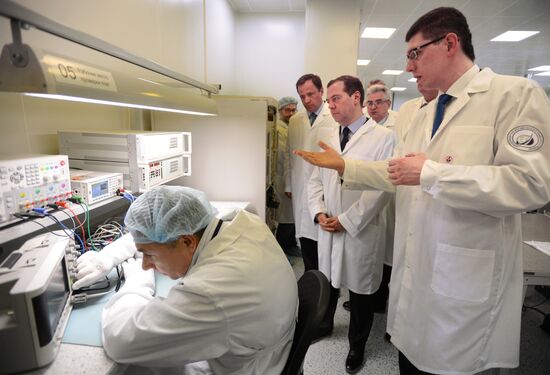 Премьер-министр РФ Д. Медведев посетил ряд предприятий госкорпорации "Роскосмос"